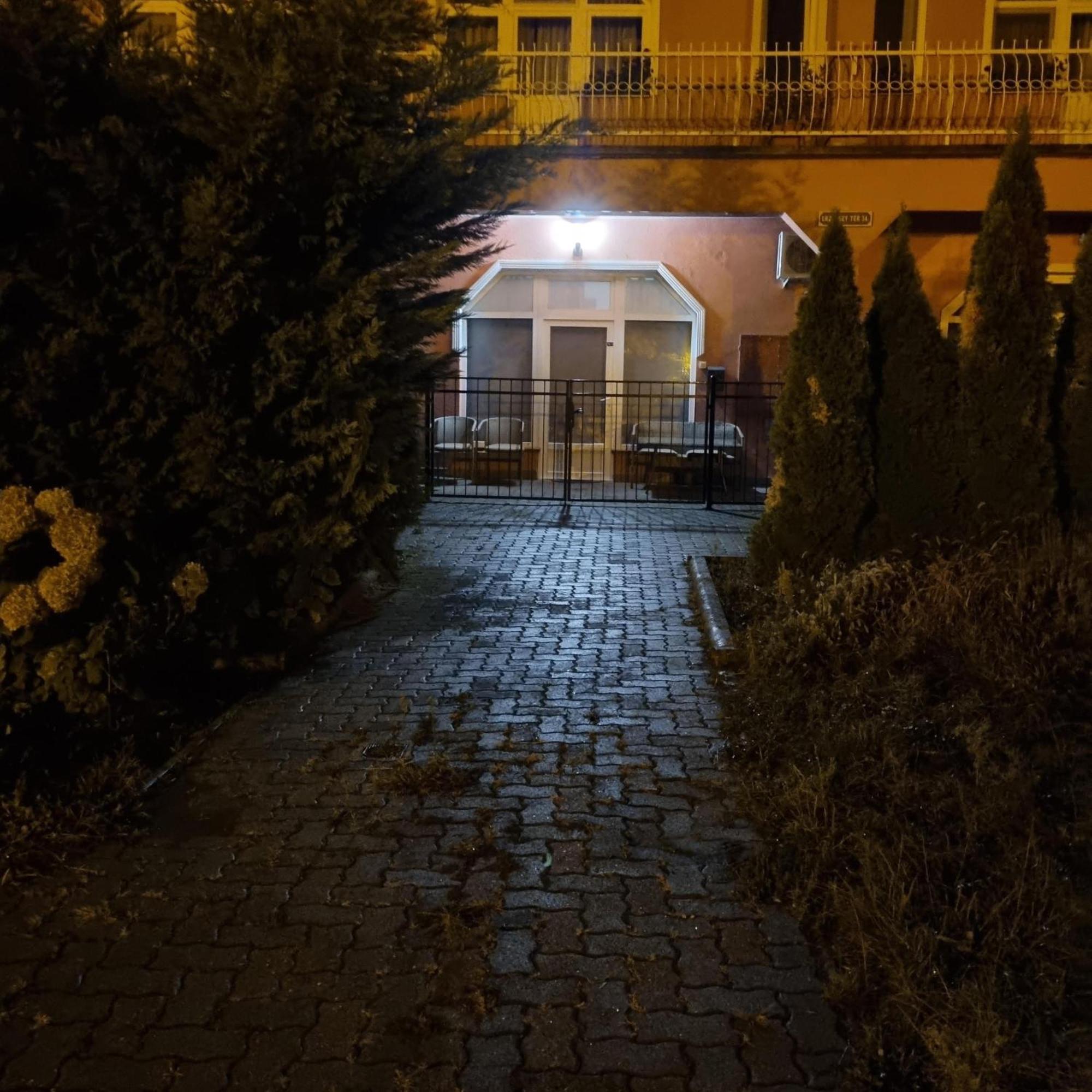 Kertvarosi Apartman Tiszaújváros Exteriér fotografie