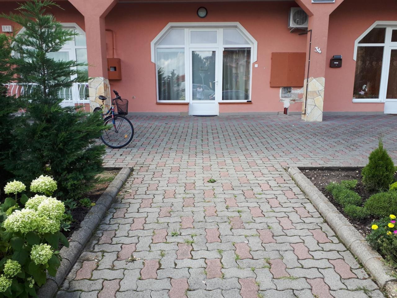 Kertvarosi Apartman Tiszaújváros Exteriér fotografie